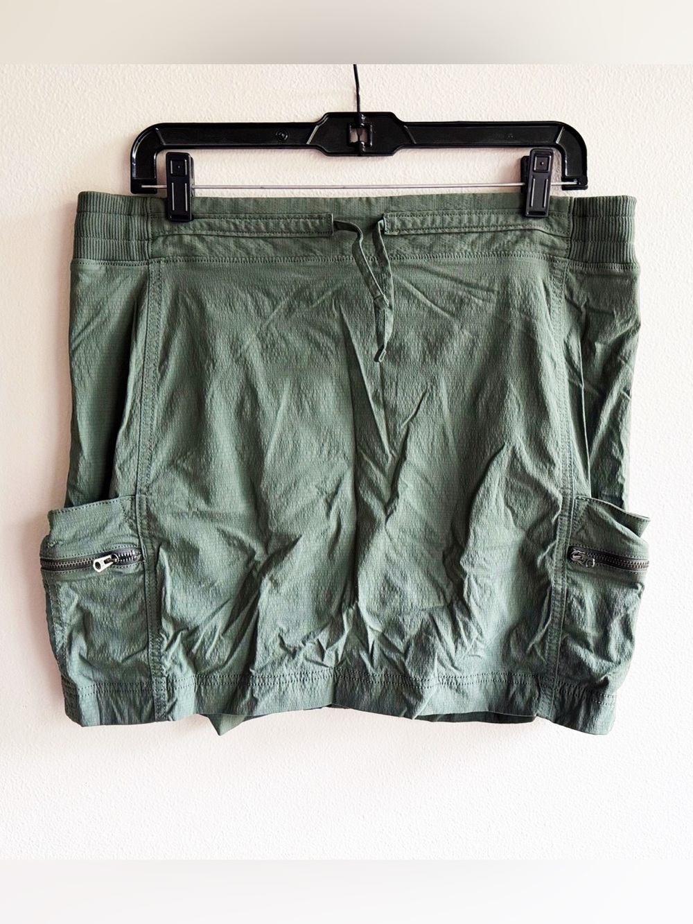 Athleta Trekkie Army Green Cargo Skort, size 16